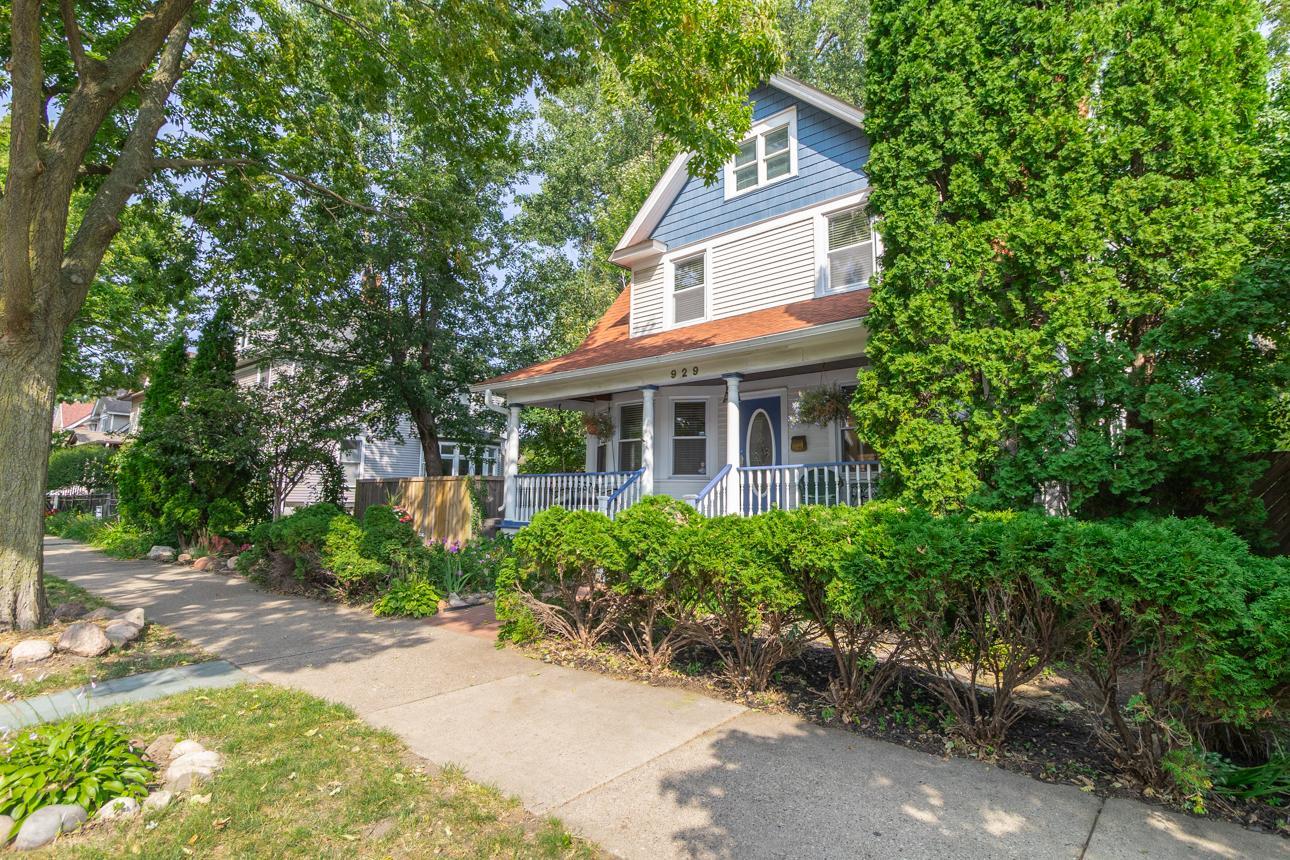 Saint Paul, Minnesota, 55104, United States, 5 Bedrooms Bedrooms, ,3 BathroomsBathrooms,Residential,For Sale,1947967