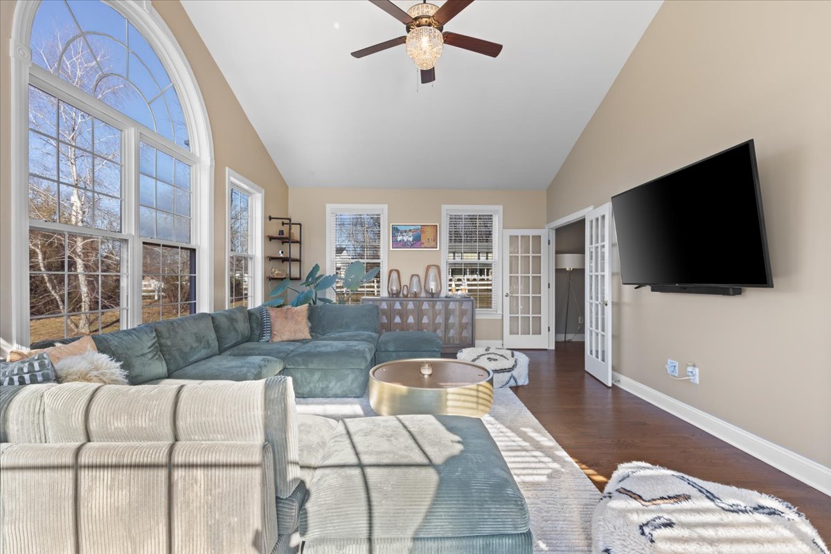 New Windsor, Maryland, 21776, United States, 5 Bedrooms Bedrooms, ,5 BathroomsBathrooms,Residential,For Sale,1943659