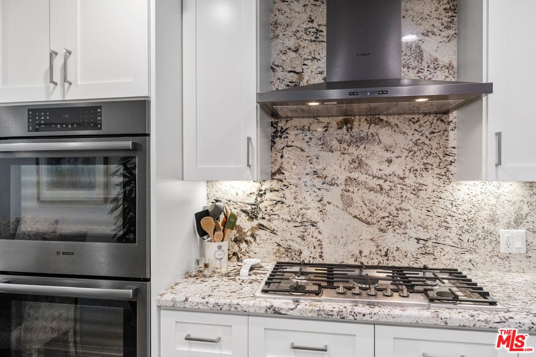 Los Angeles, California, 90034, United States, 4 Bedrooms Bedrooms, ,Residential,For Sale,1991116