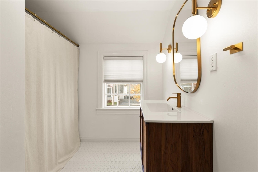 Norwood, Massachusetts, 02062, United States, 3 Bedrooms Bedrooms, ,1 BathroomBathrooms,Residential,For Sale,1987874