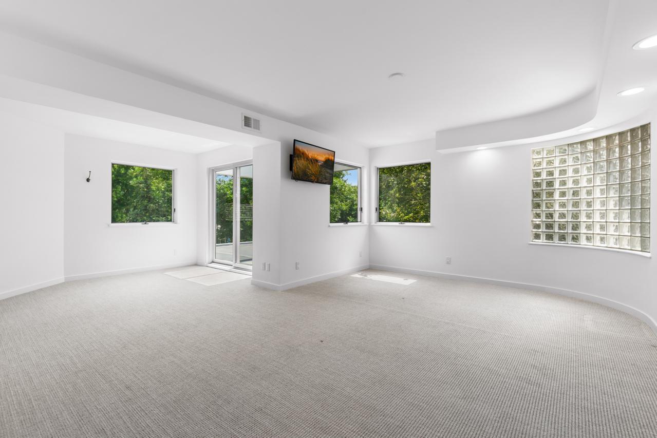 Minnetonka, Minnesota, 55305, United States, 3 Bedrooms Bedrooms, ,2 BathroomsBathrooms,Residential,For Sale,1903337