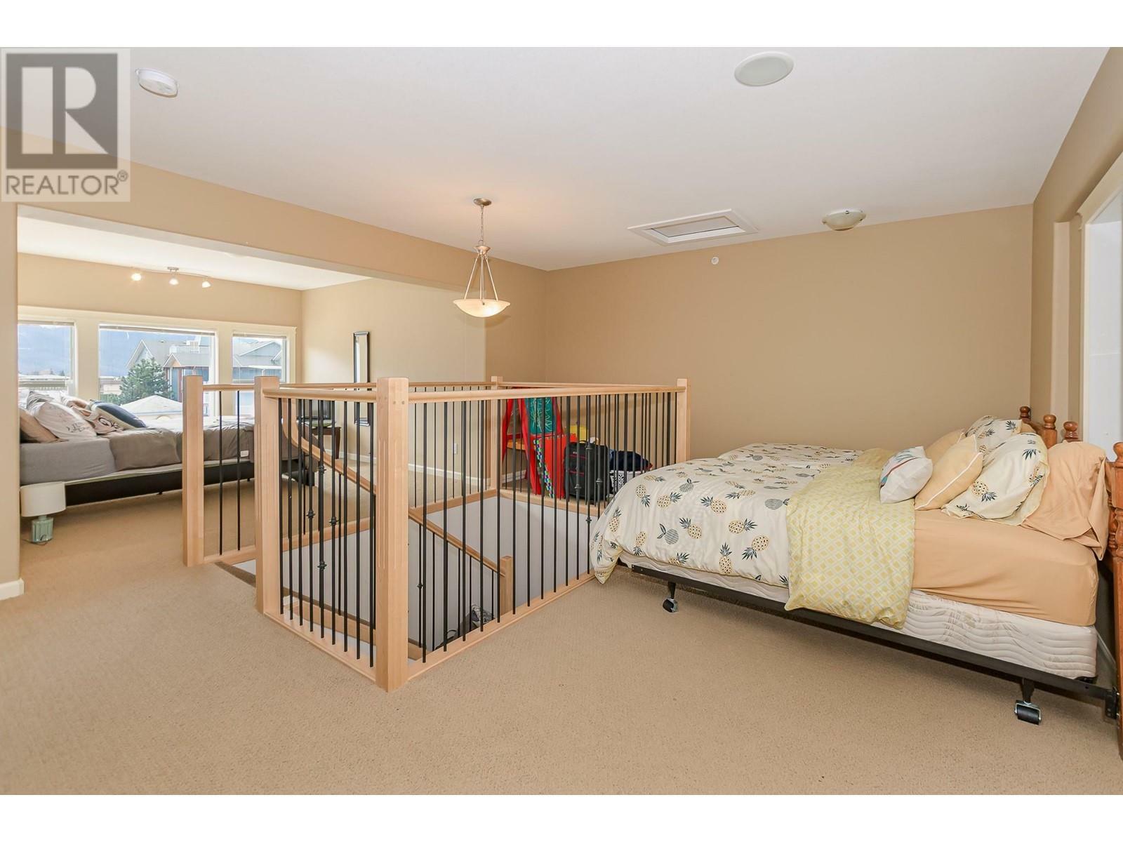 SICAMOUS, British Columbia, V0E 2V1, CA, 4 Bedrooms Bedrooms, ,2 BathroomsBathrooms,Residential,For Sale,1839055