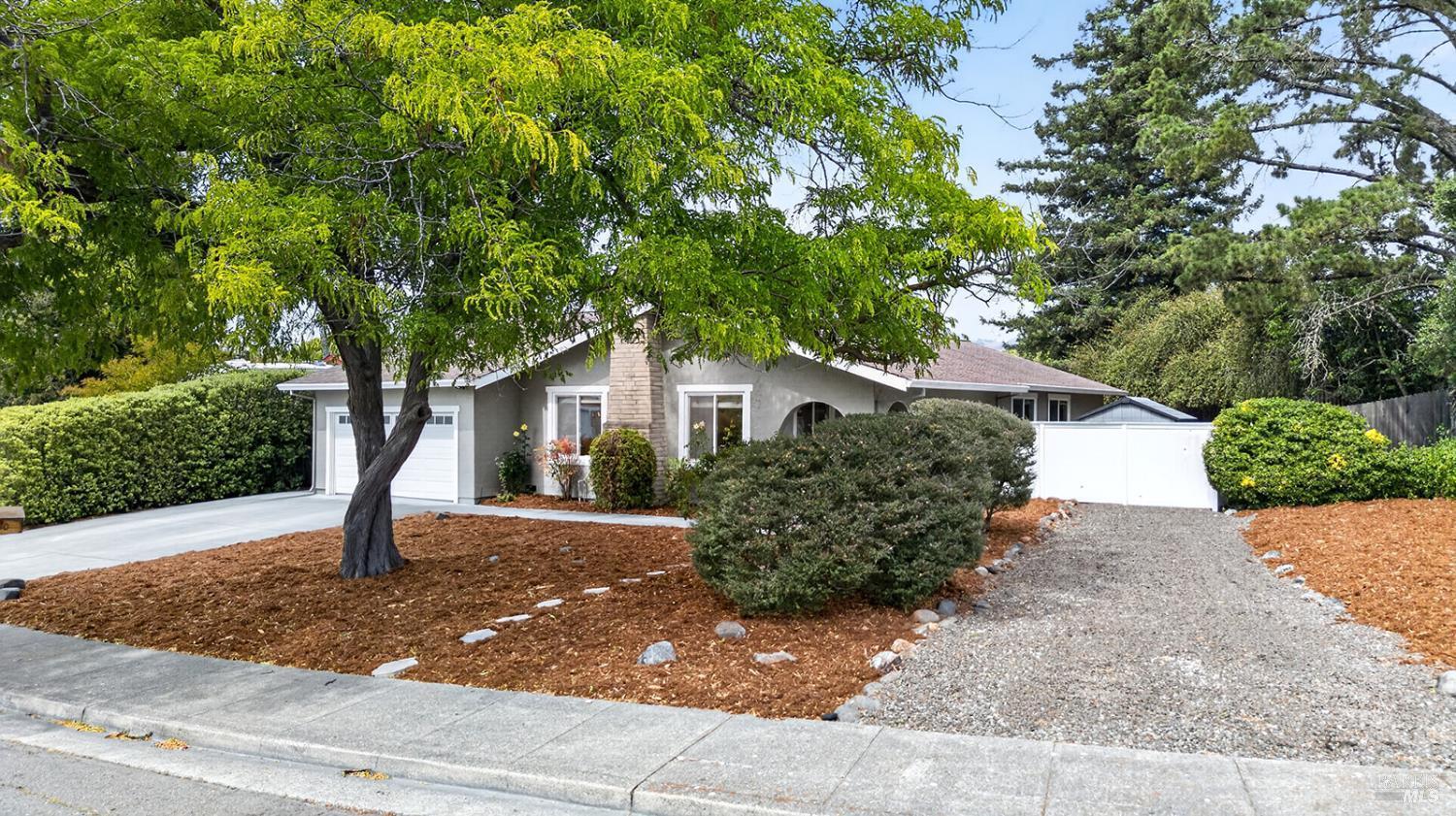 Petaluma, California, 94954, United States, 4 Bedrooms Bedrooms, ,2 BathroomsBathrooms,Residential,For Sale,2048082