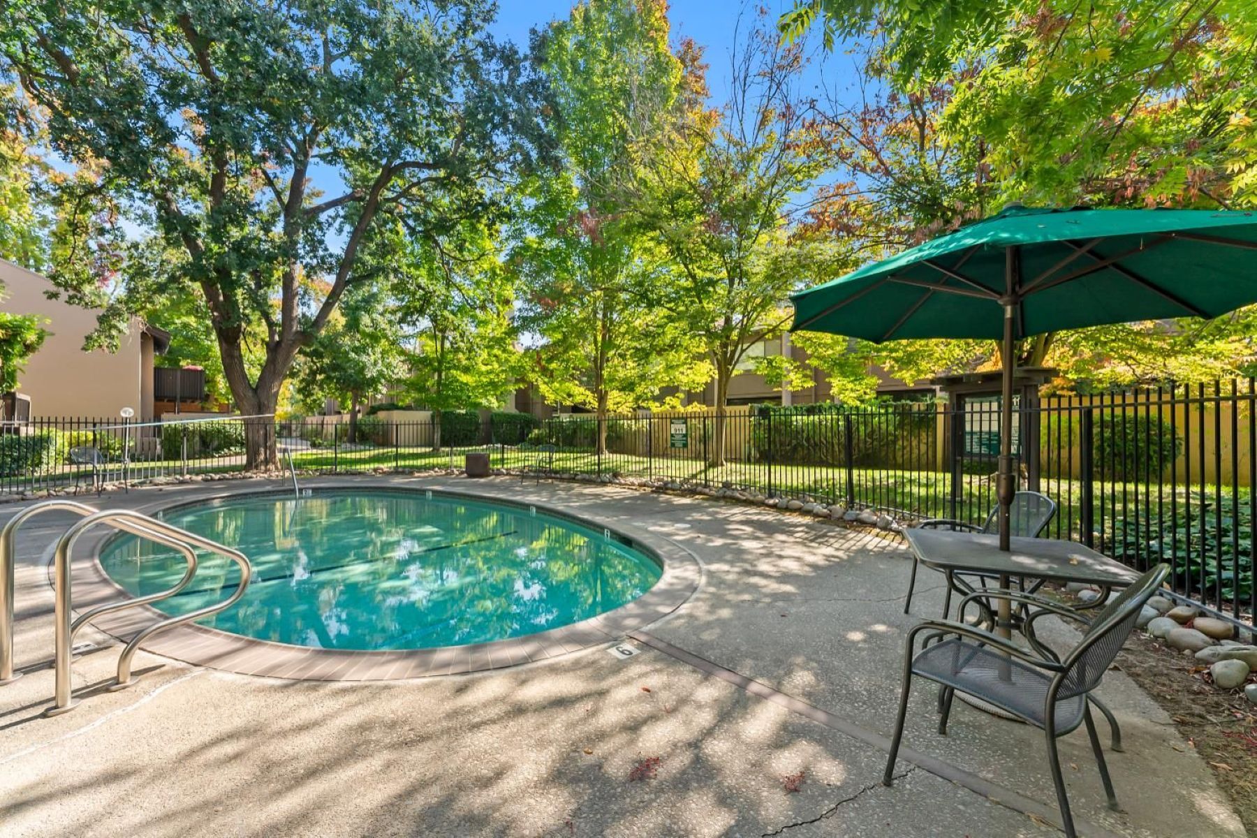  709 Woodside Lane East #2, Sacramento, CA 95825 - 物件實景