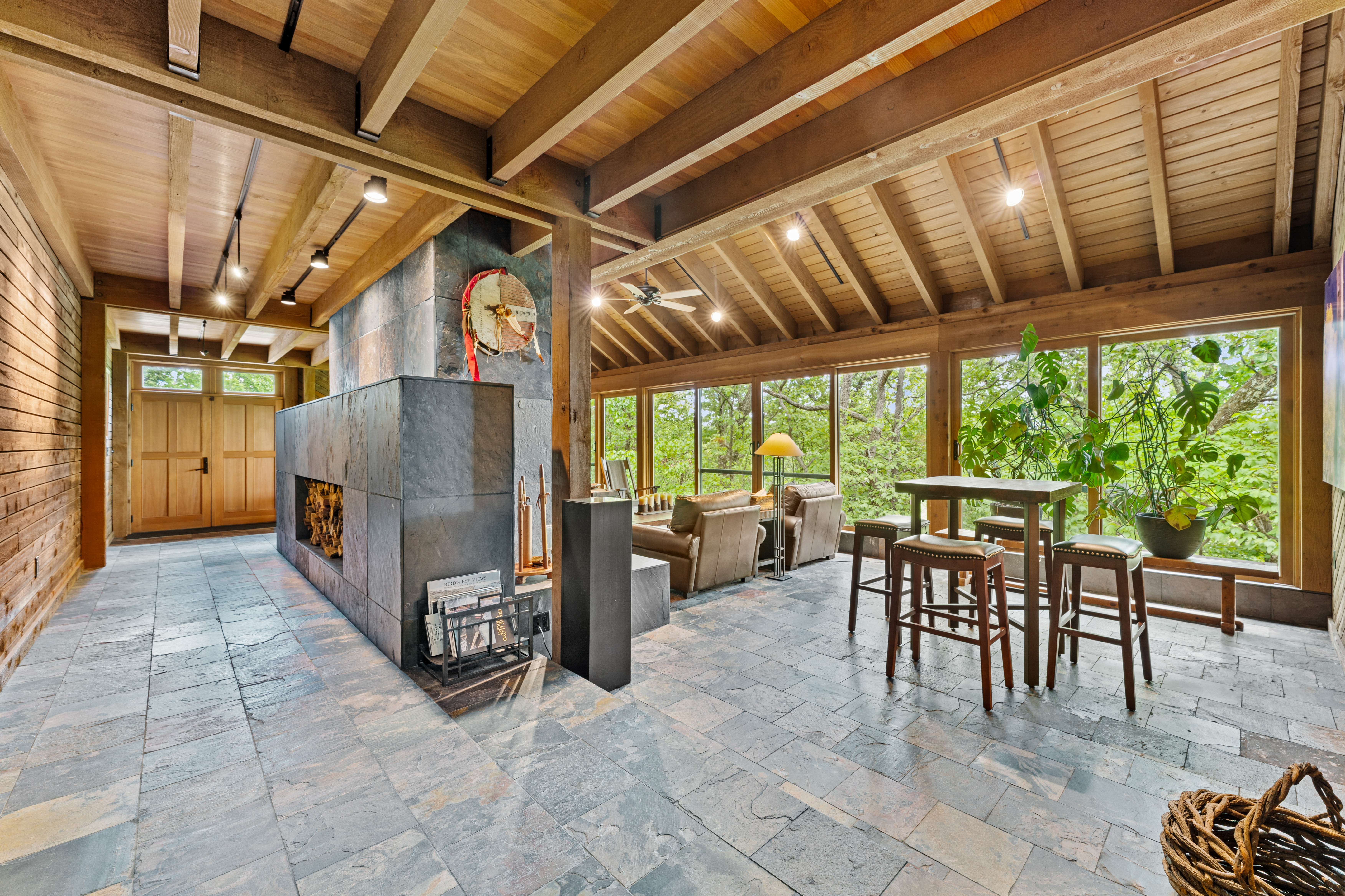  Striking Custom Home Set on 3.49 Private Acres in Wildwood - 物件實景