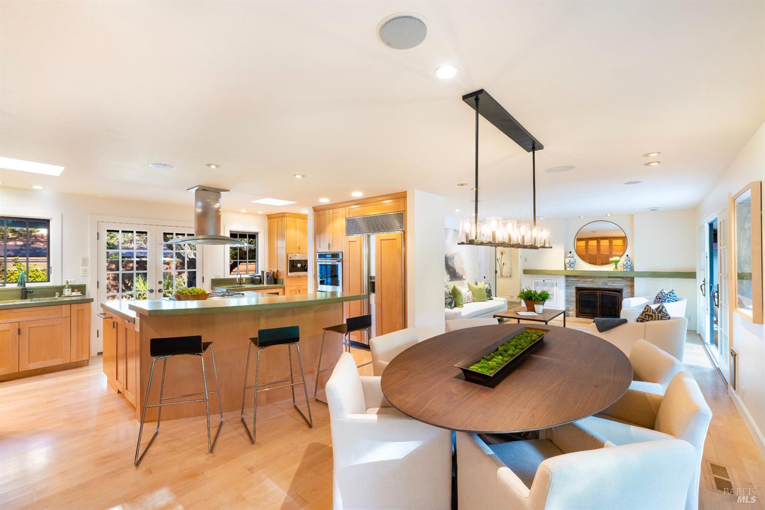 St. Helena, California, 94574, United States, 3 Bedrooms Bedrooms, ,5 BathroomsBathrooms,Residential,For Sale,1998865