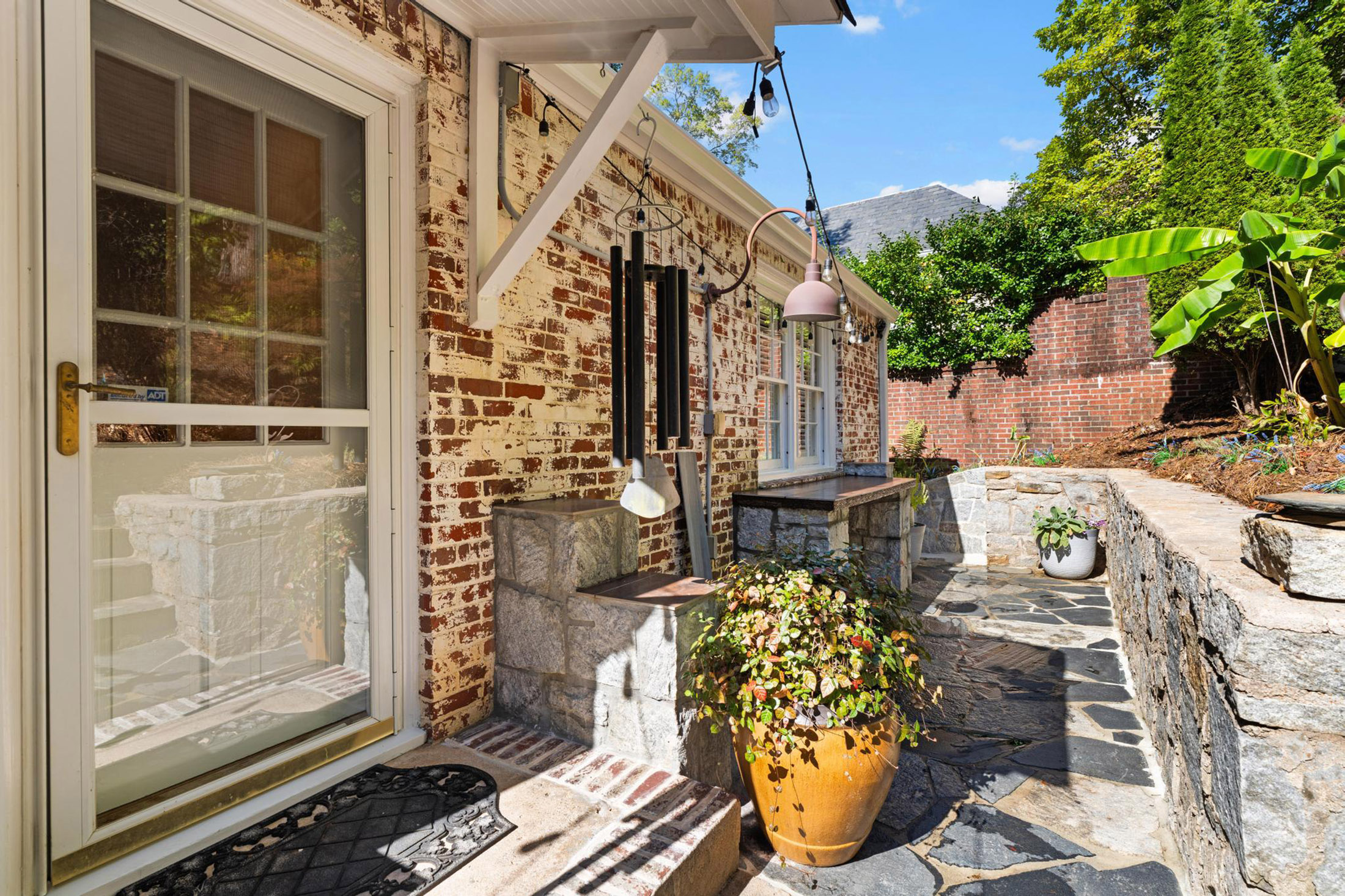  Preserved Character, Modern Comfort and Breathtaking Outdoor Living - 物件實景
