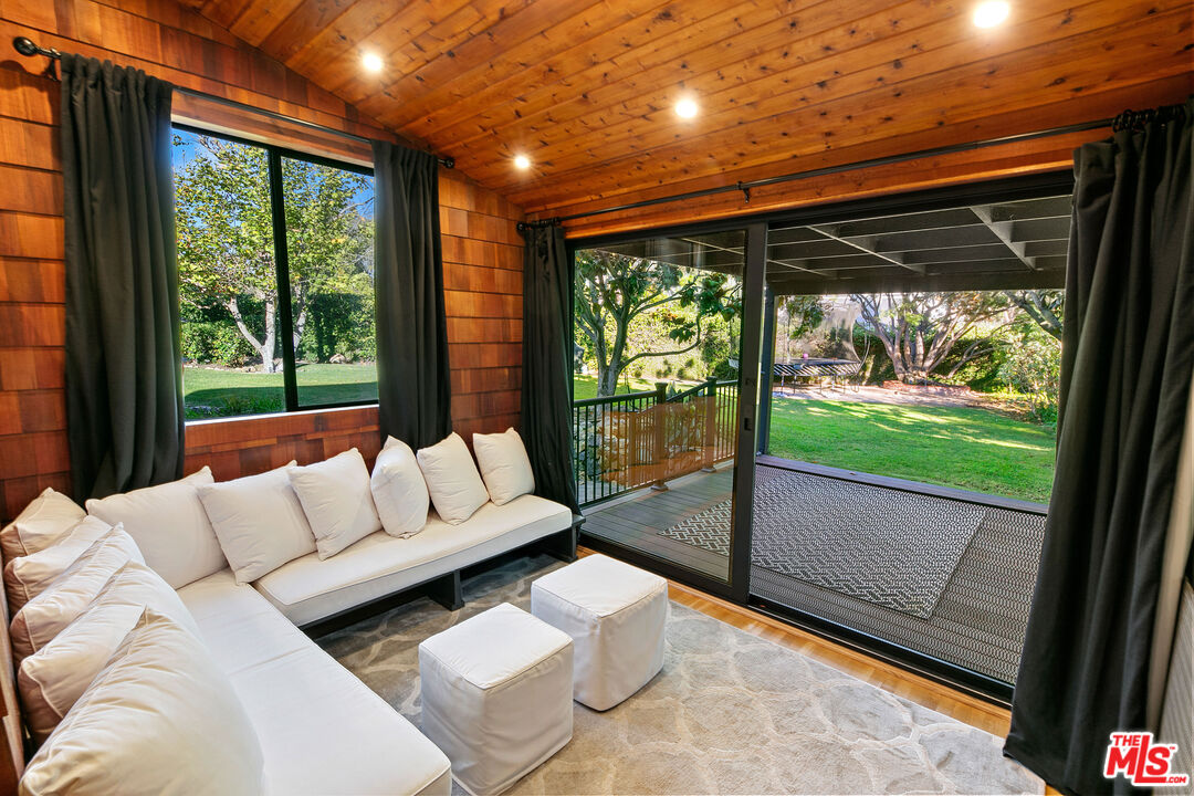 Malibu, California, 90265, United States, 3 Bedrooms Bedrooms, ,3 BathroomsBathrooms,Residential,For Sale,1949478