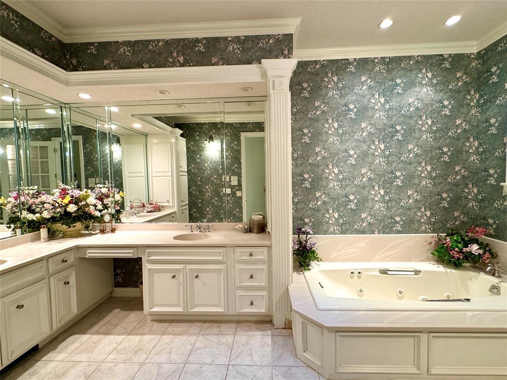 Chickasha, Oklahoma, 73018, United States, 7 Bedrooms Bedrooms, ,7 BathroomsBathrooms,Residential,For Sale,1979971