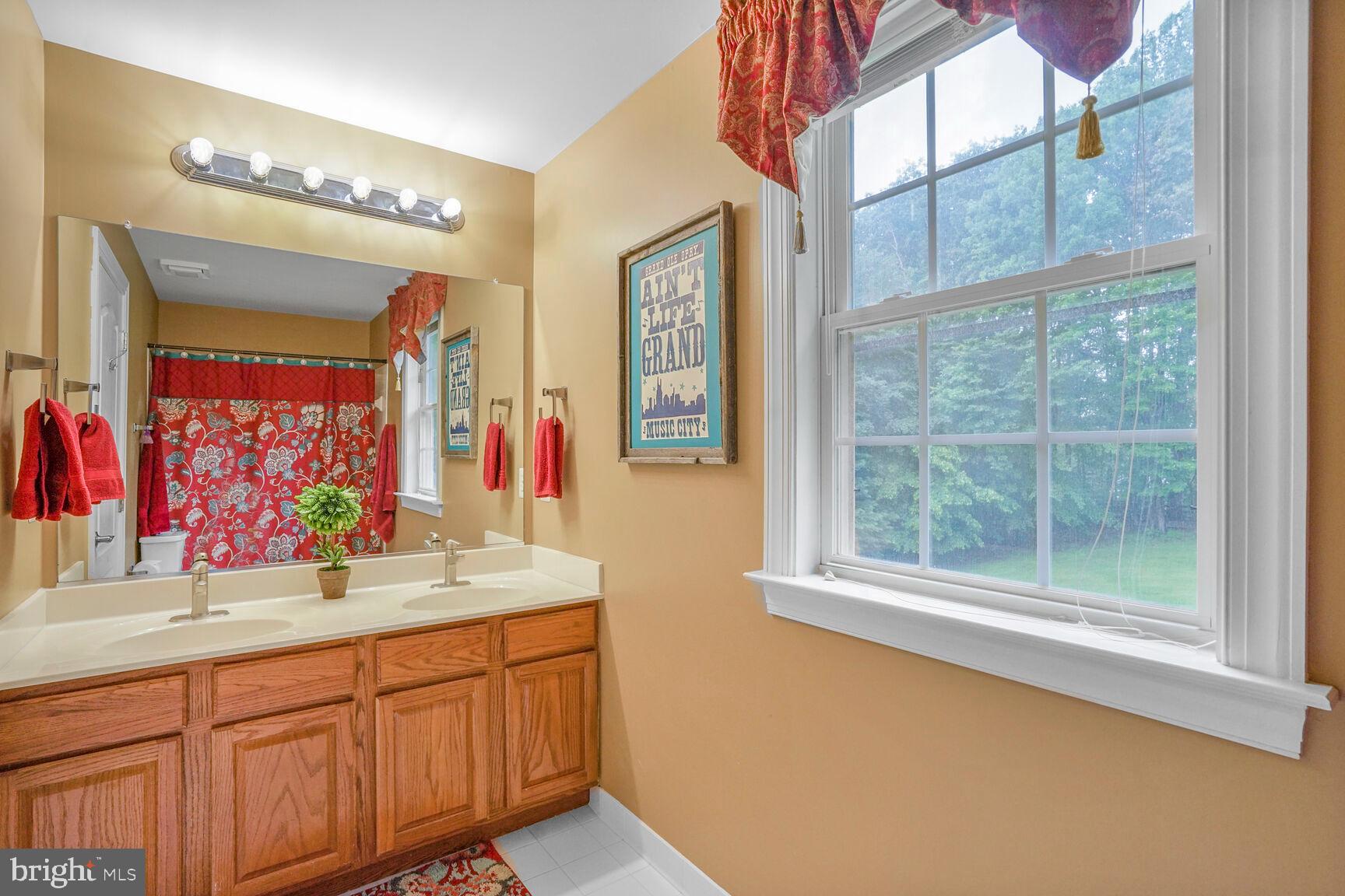 Woodbridge, Virginia, 22192, United States, 5 Bedrooms Bedrooms, ,5 BathroomsBathrooms,Residential,For Sale,1825491