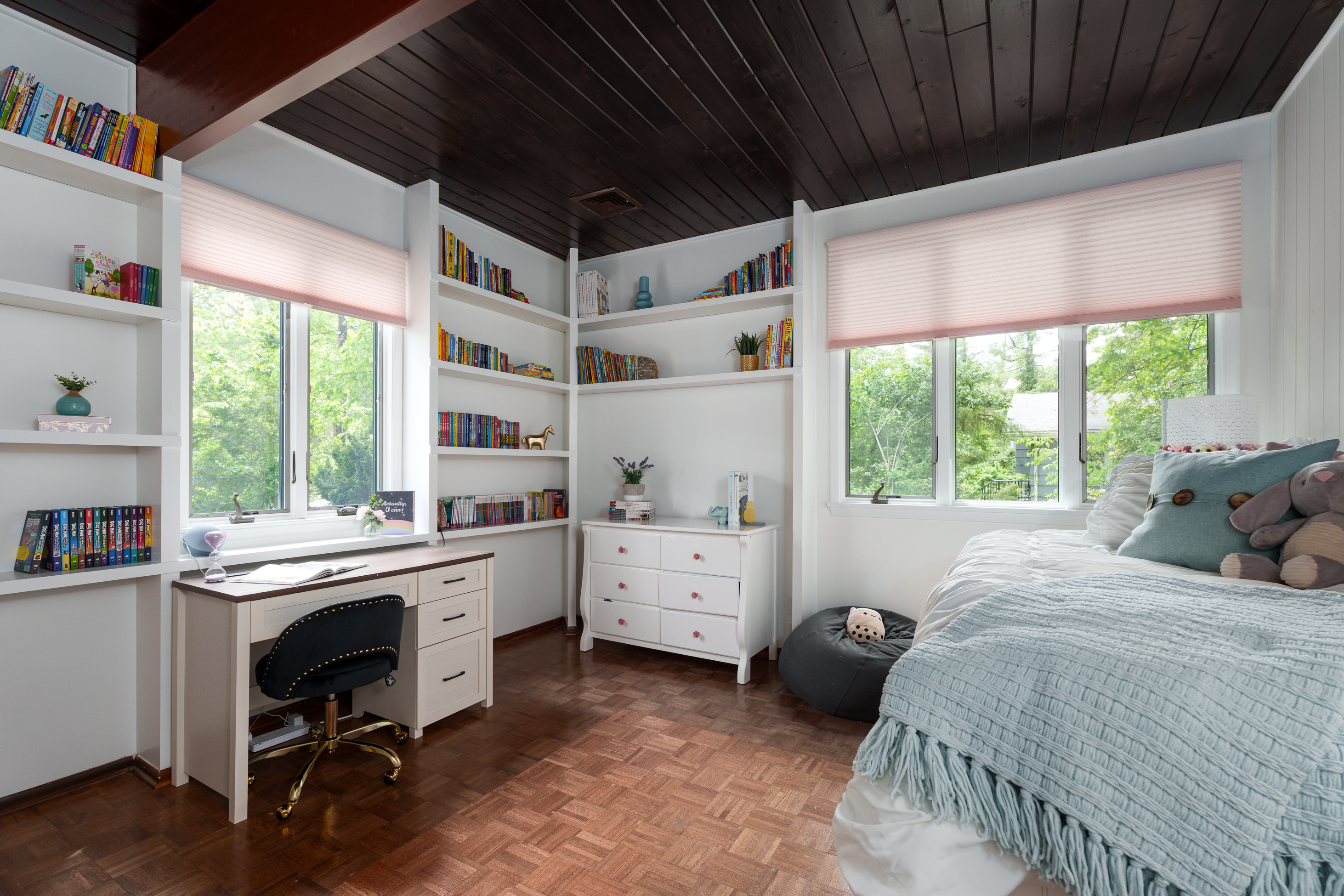  Coveted Western Section Mid-Century Modern Home with an Adaptable Floor Plan - 物件實景