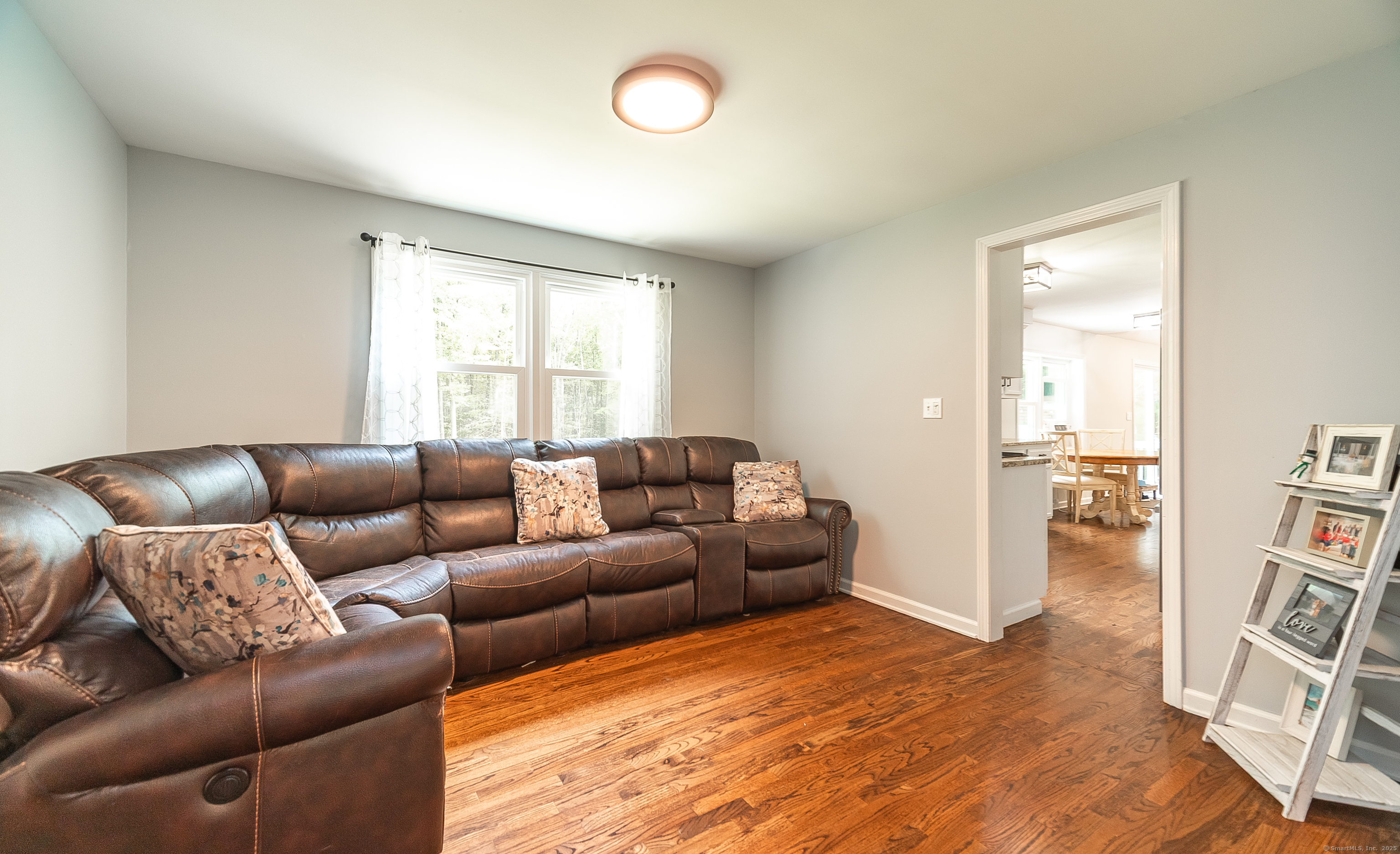 Clinton, Connecticut, 06413, United States, 3 Bedrooms Bedrooms, ,3 BathroomsBathrooms,Residential,For Sale,1939957