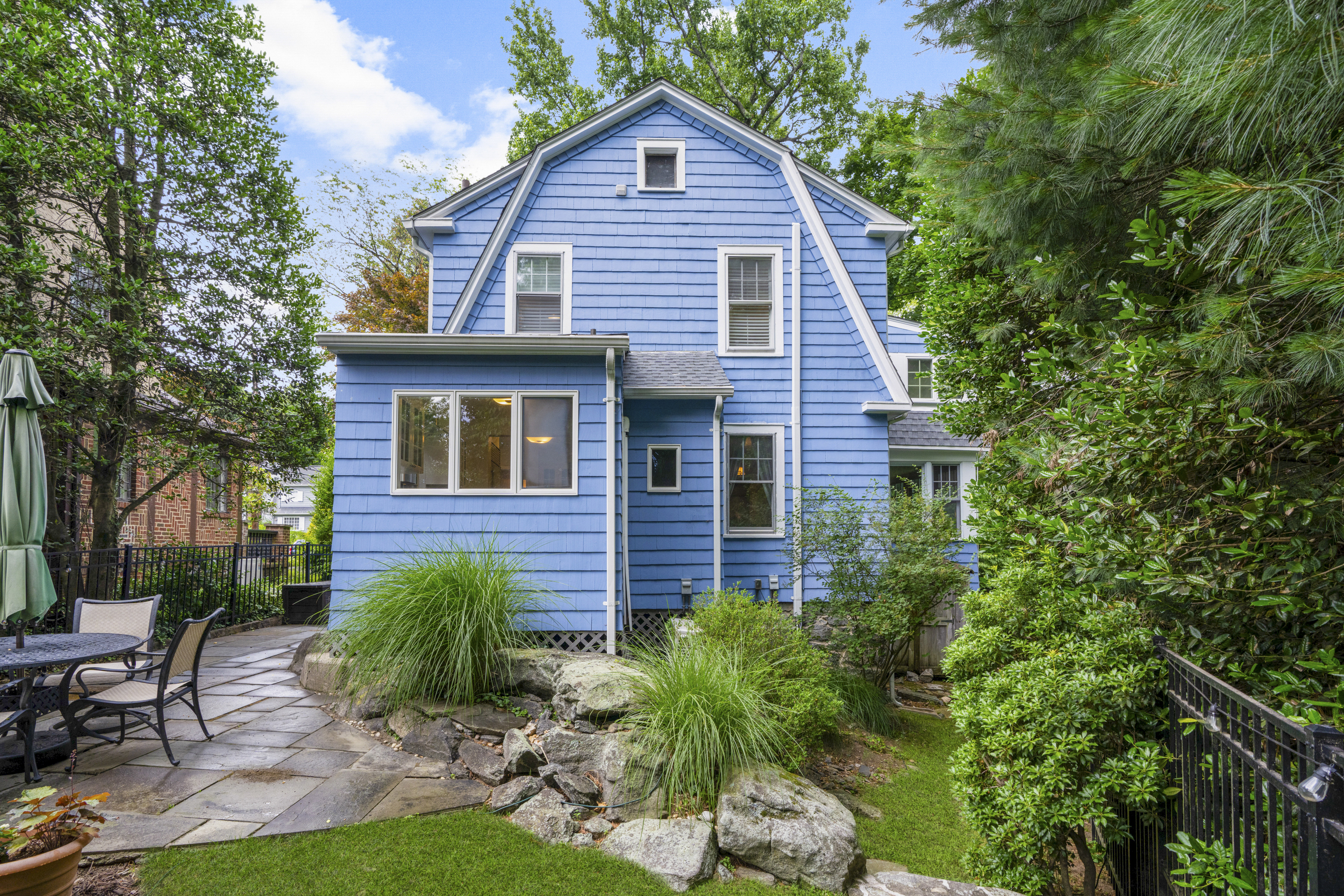  Charming Larchmont Colonial - 物件實景