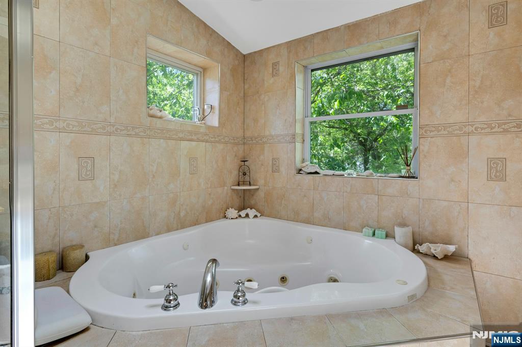 West Orange, New Jersey, 07052, United States, 6 Bedrooms Bedrooms, ,4 BathroomsBathrooms,Residential,For Sale,1826620