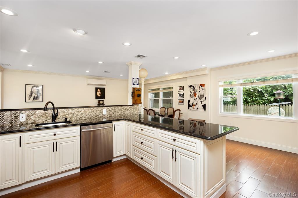 Atlantic Beach, New York, 11509, United States, 4 Bedrooms Bedrooms, ,4 BathroomsBathrooms,Residential,For Sale,1943894