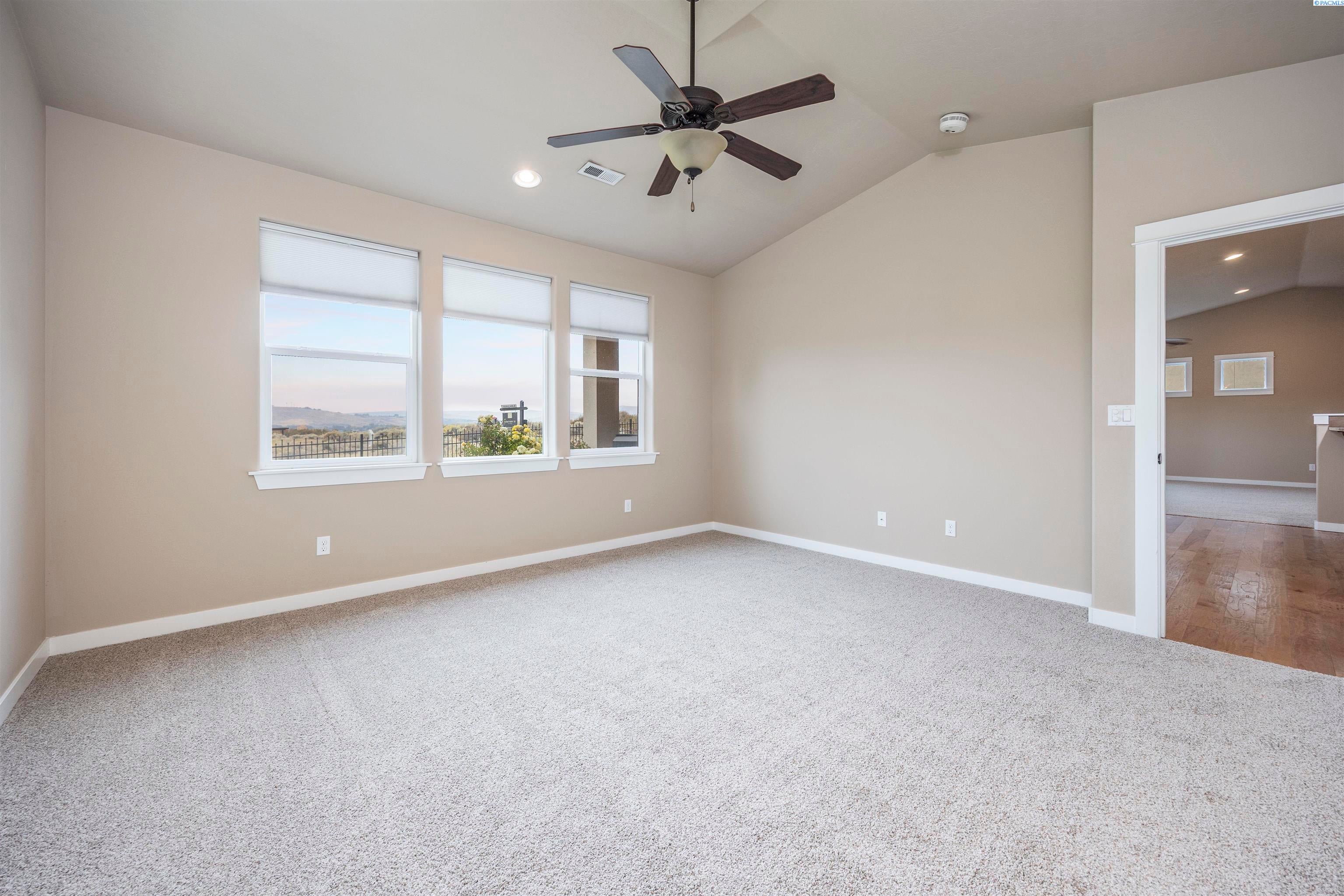 Richland, Washington, 99354, United States, 4 Bedrooms Bedrooms, ,2 BathroomsBathrooms,Residential,For Sale,1981537