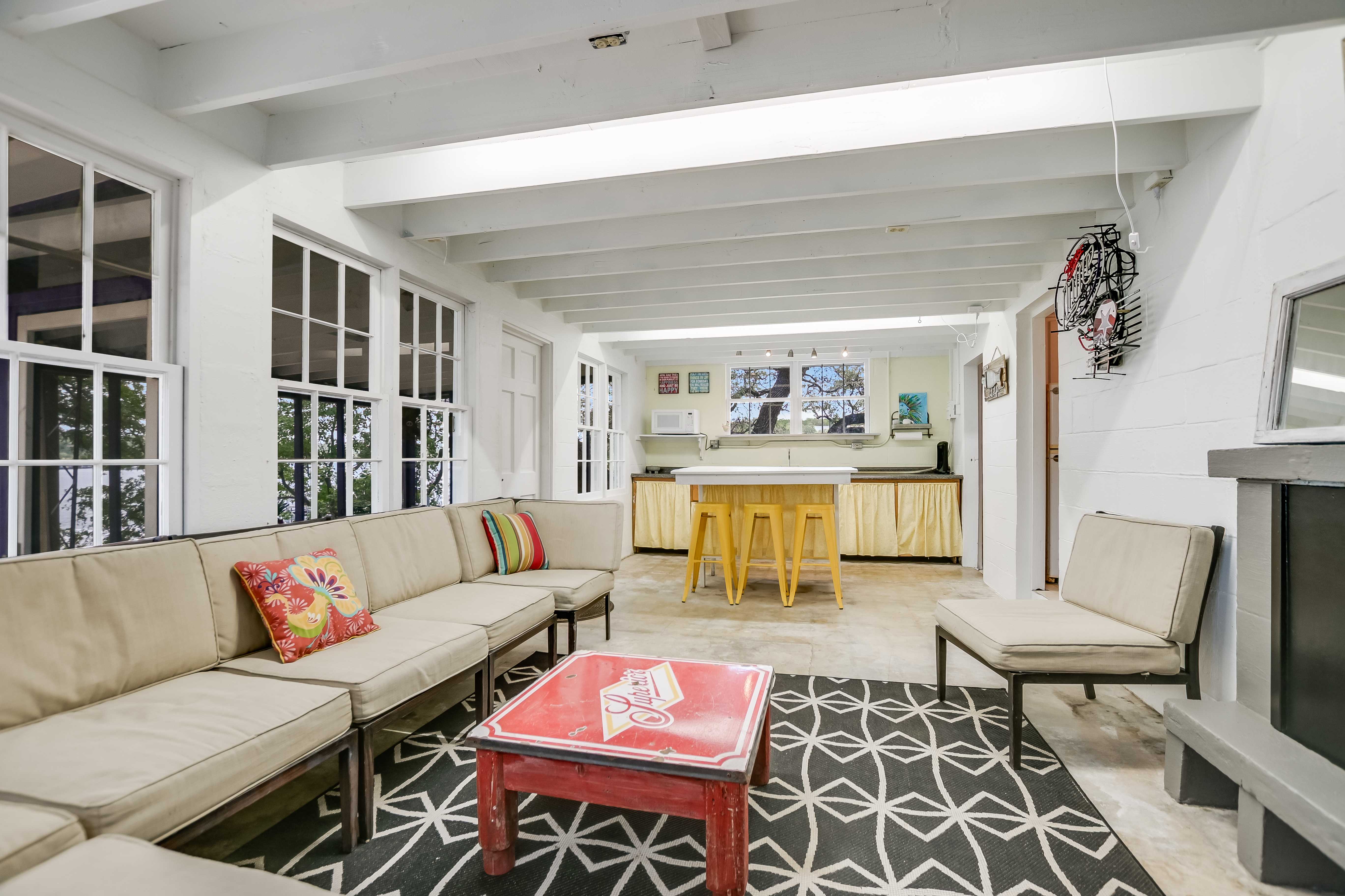  JUST LISTED - Charming lakefront retreat on Lake Travis - 物件實景