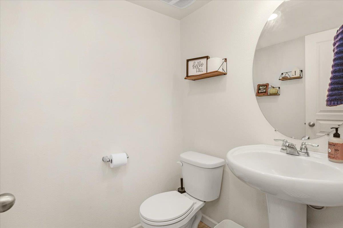 Fresno, California, 93722, United States, 5 Bedrooms Bedrooms, ,3 BathroomsBathrooms,Residential,For Sale,1982186