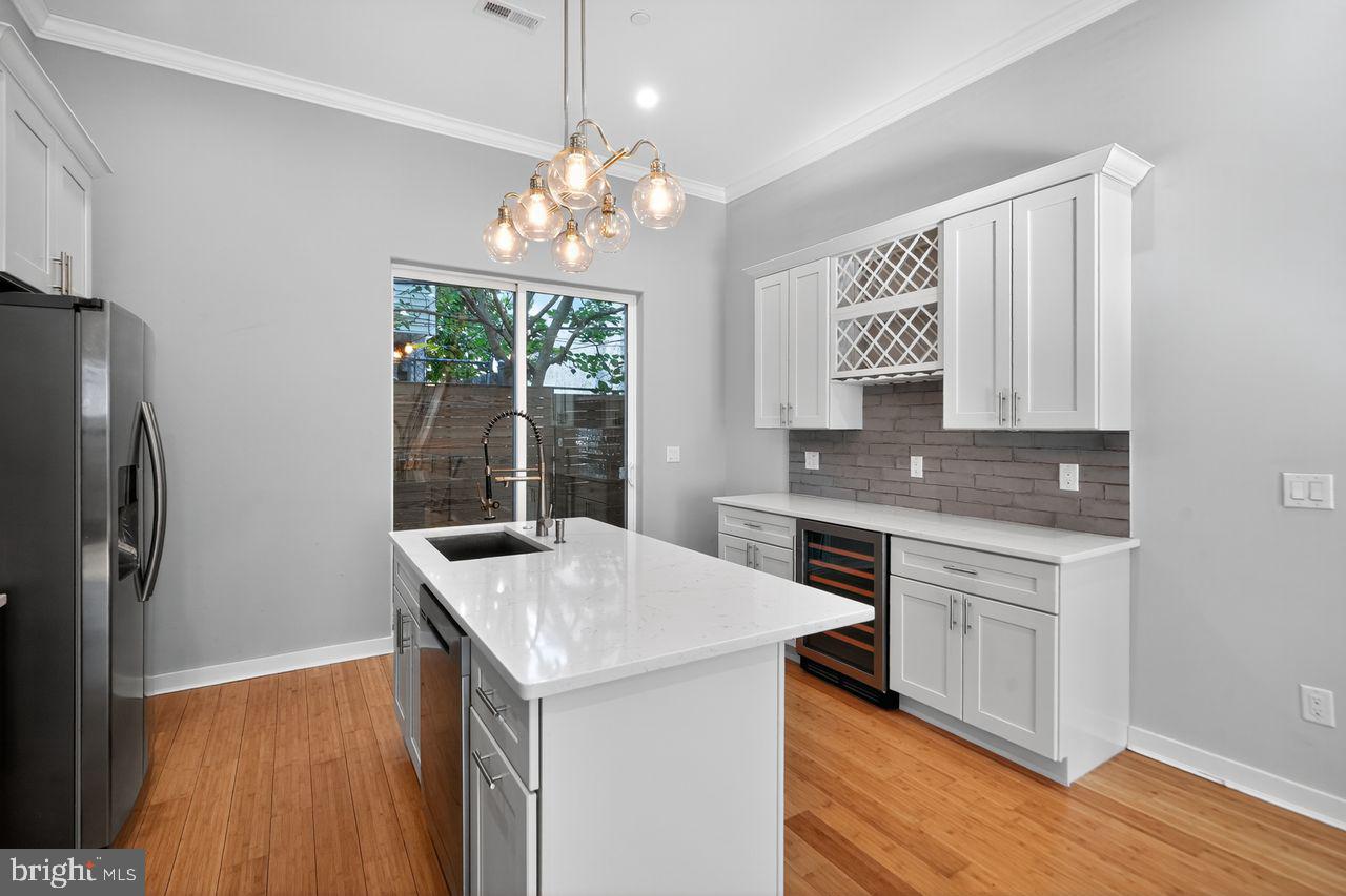 Philadelphia, Pennsylvania, 19146, United States, 4 Bedrooms Bedrooms, ,3 BathroomsBathrooms,Residential,For Sale,1960964