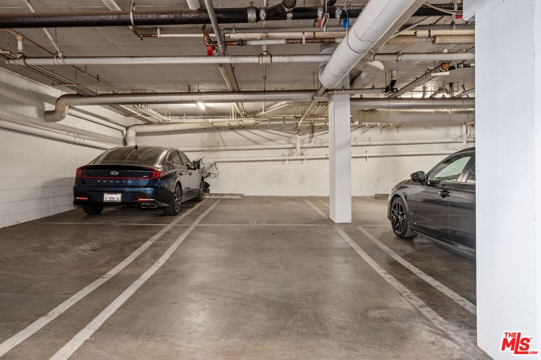 Los Angeles, California, 90024, United States, 2 Bedrooms Bedrooms, ,2 BathroomsBathrooms,Residential,For Sale,1876383