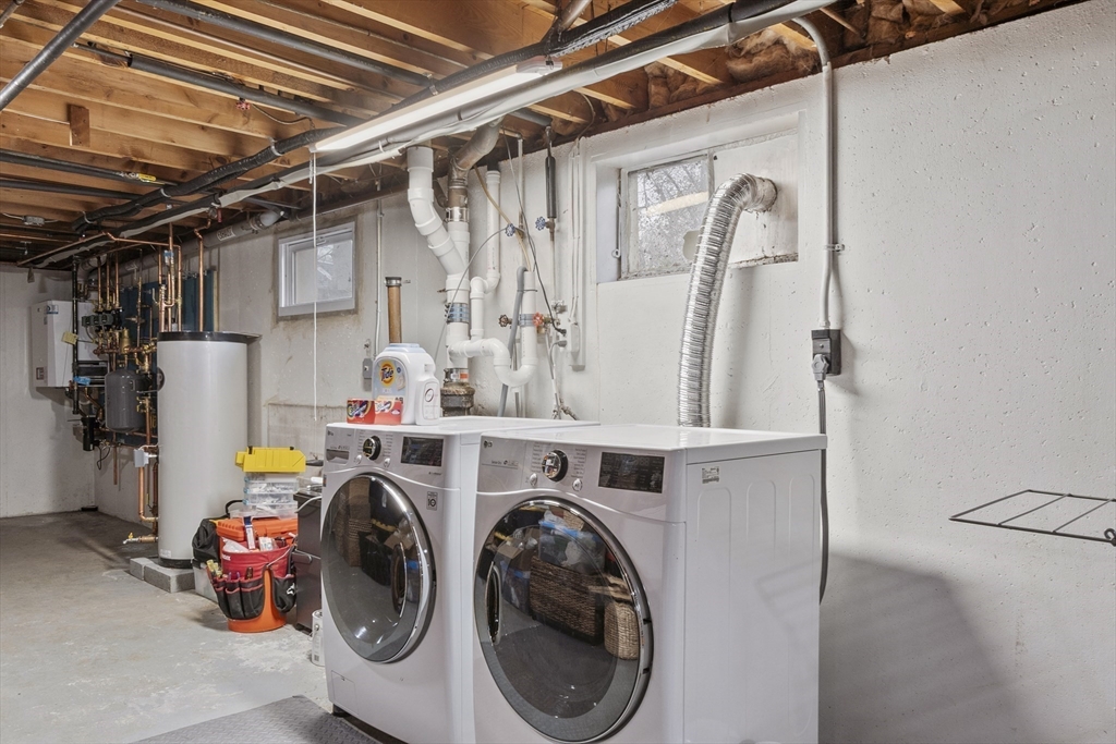 Hamilton, Massachusetts, 01982, United States, 4 Bedrooms Bedrooms, ,2 BathroomsBathrooms,Residential,For Sale,1989221