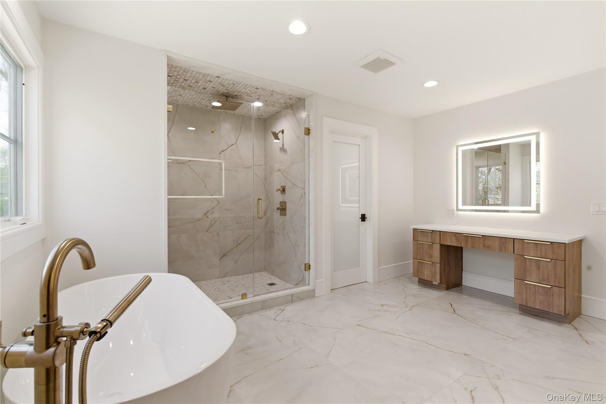  654 Caledonia Road, Dix Hills, NY, 11746 - 物件實景