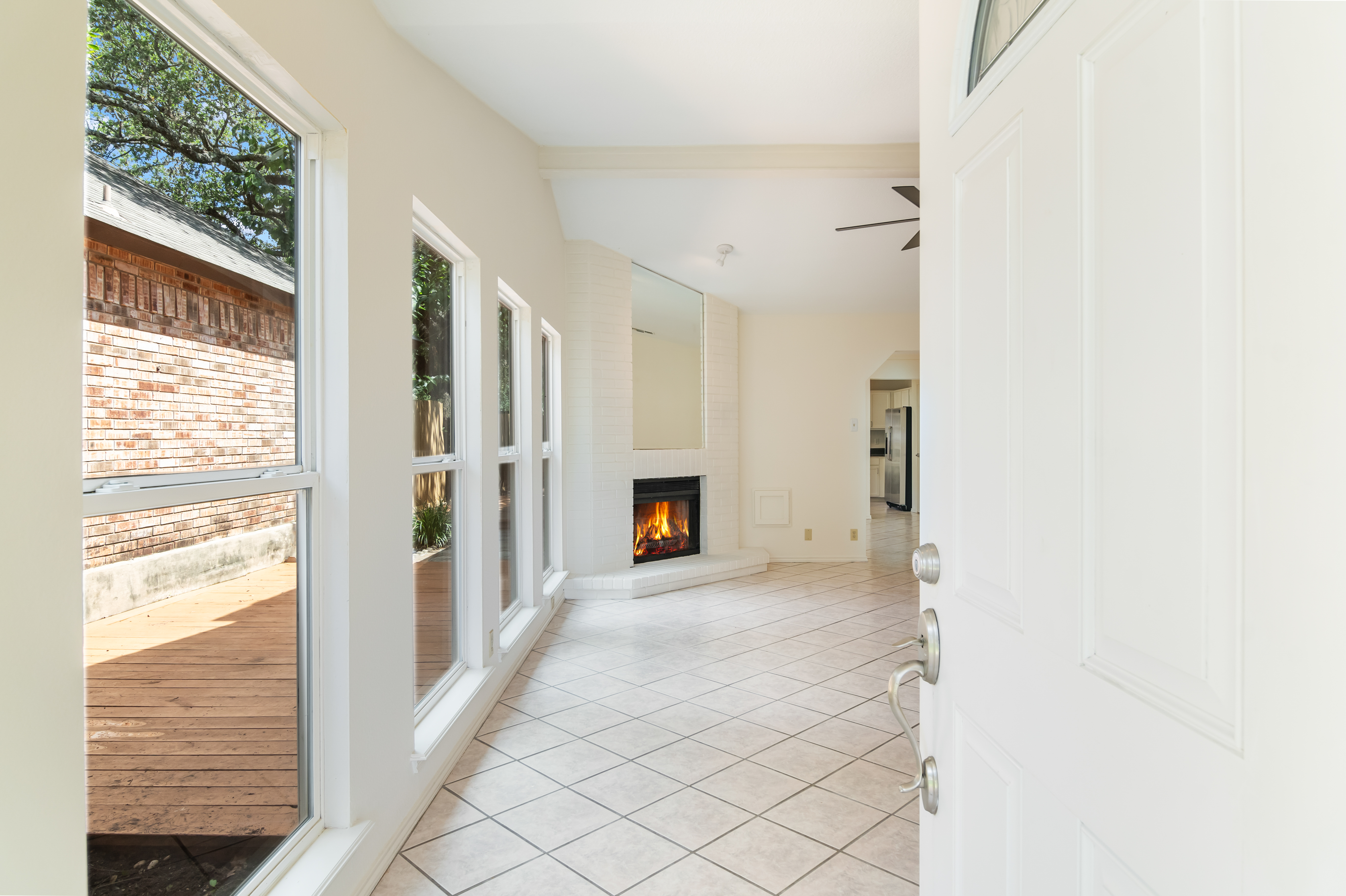  Spacious Woodridge Gem with Fireplace - 物件實景