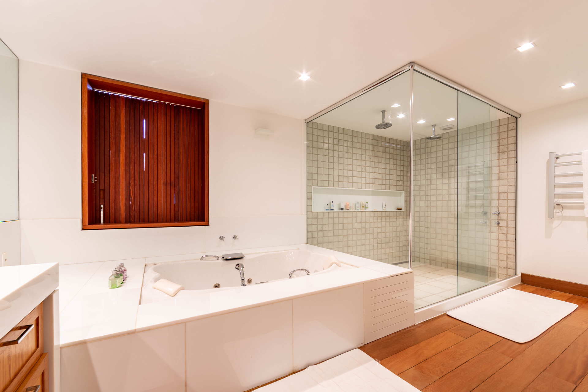  Signature residence integrated with nature in a private mountain setting - 物件實景