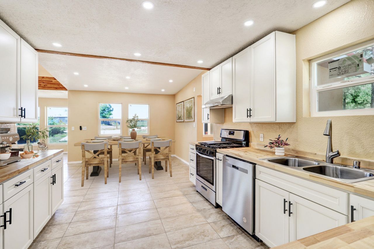 Edgewood, New Mexico, 87015, United States, 4 Bedrooms Bedrooms, ,2 BathroomsBathrooms,Residential,For Sale,1868878
