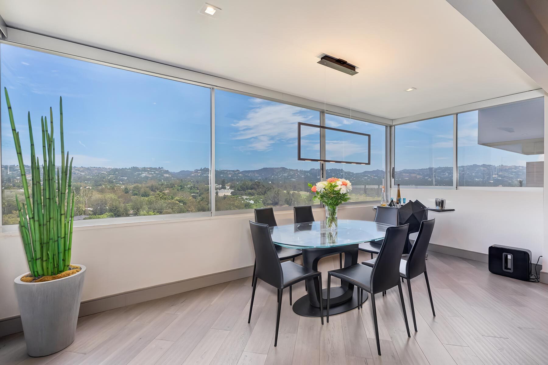  865 Comstock Ave - 物件實景
