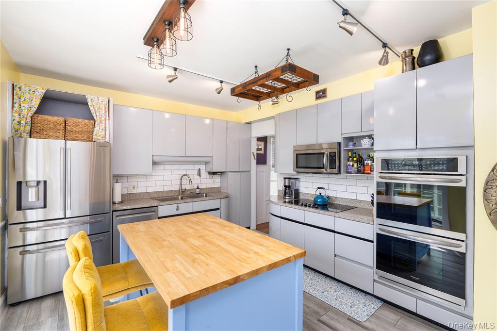 Poughkeepsie, New York, 12601, United States, 4 Bedrooms Bedrooms, ,4 BathroomsBathrooms,Residential,For Sale,2048536
