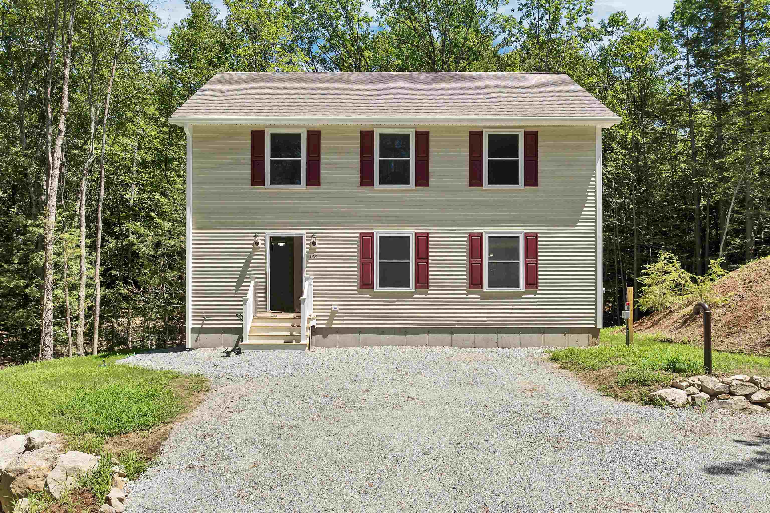 Bennington, New Hampshire, 03442, United States, 3 Bedrooms Bedrooms, ,2 BathroomsBathrooms,Residential,For Sale,1898255