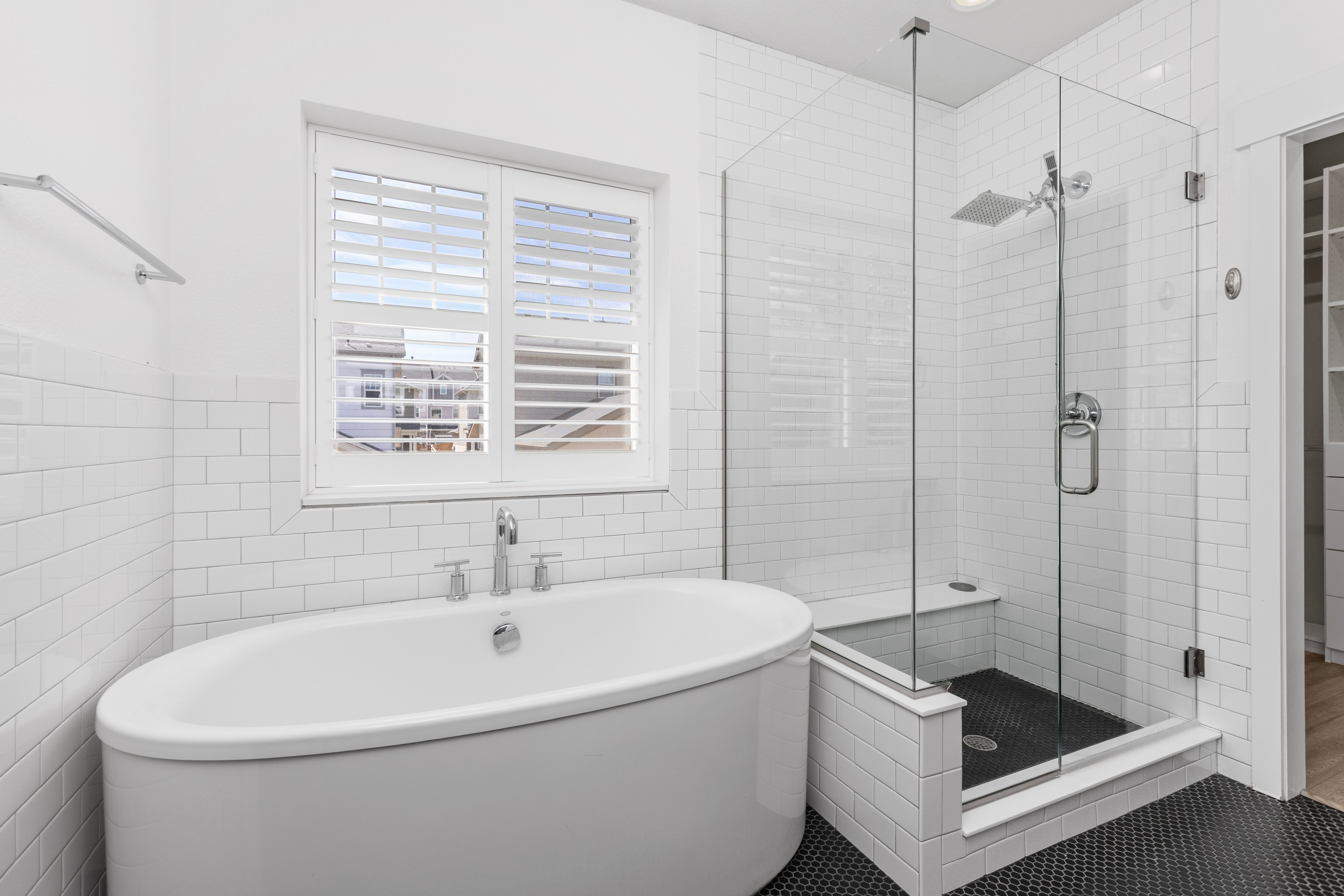  Stunning, Meticulously Cared-For Residence in Coveted Hyland Village Community - 物件實景