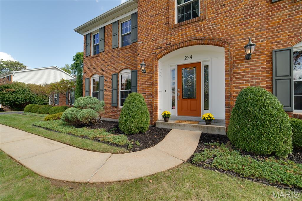 Chesterfield, Missouri, 63017, United States, 4 Bedrooms Bedrooms, ,3 BathroomsBathrooms,Residential,For Sale,1966337