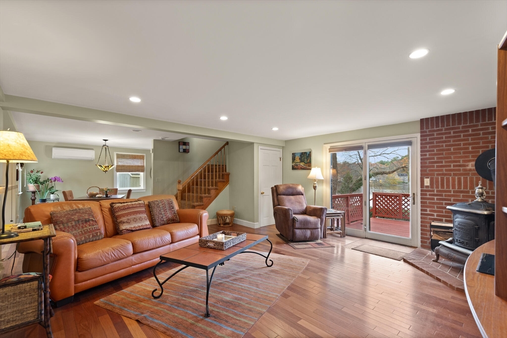 Lynnfield, Massachusetts, 01940, United States, 3 Bedrooms Bedrooms, ,2 BathroomsBathrooms,Residential,For Sale,1987735