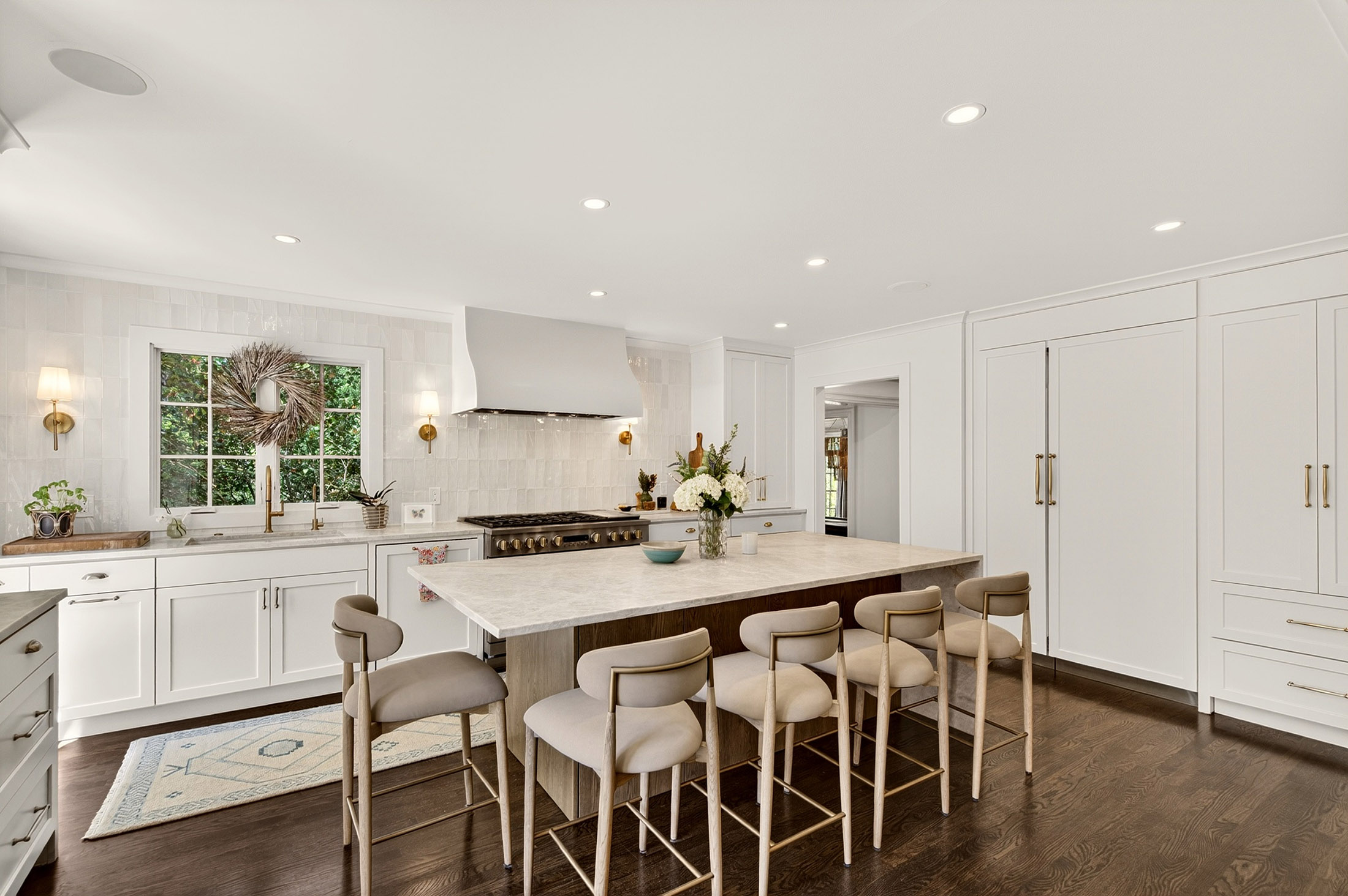  Exceptional Estate with Pool Nestled on 2+/- Private Acres Near Chastain Park - 物件實景