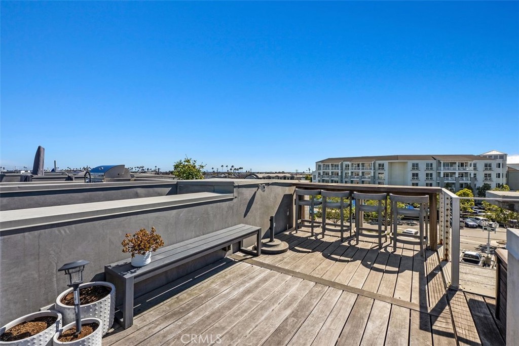 Newport Beach, California, 92663, United States, 2 Bedrooms Bedrooms, ,3 BathroomsBathrooms,Residential,For Sale,1989399