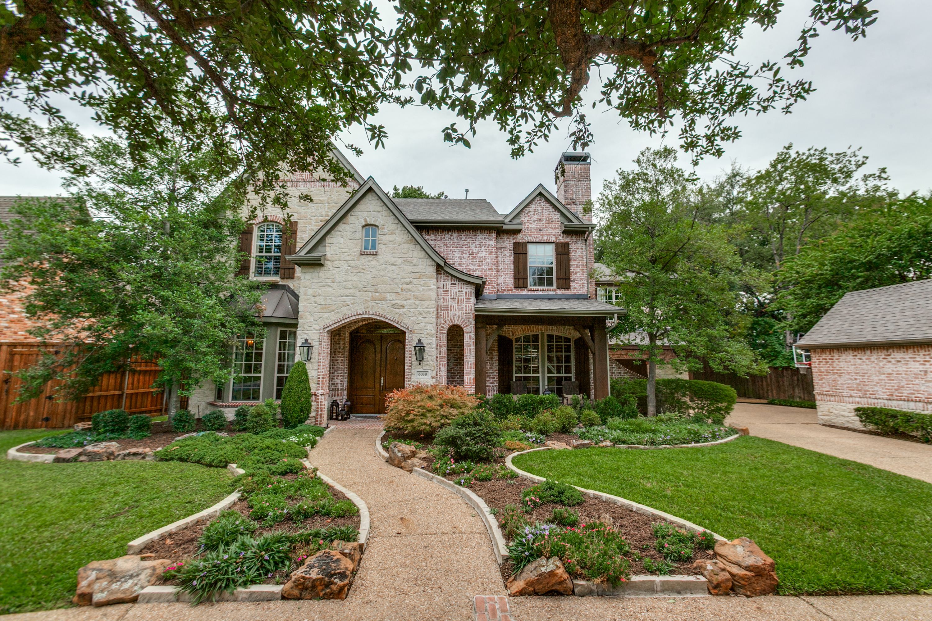  Preston Hollow 5-Bedroom Home with Pool, 2 Offices, and First-Floor Primary - 物件實景