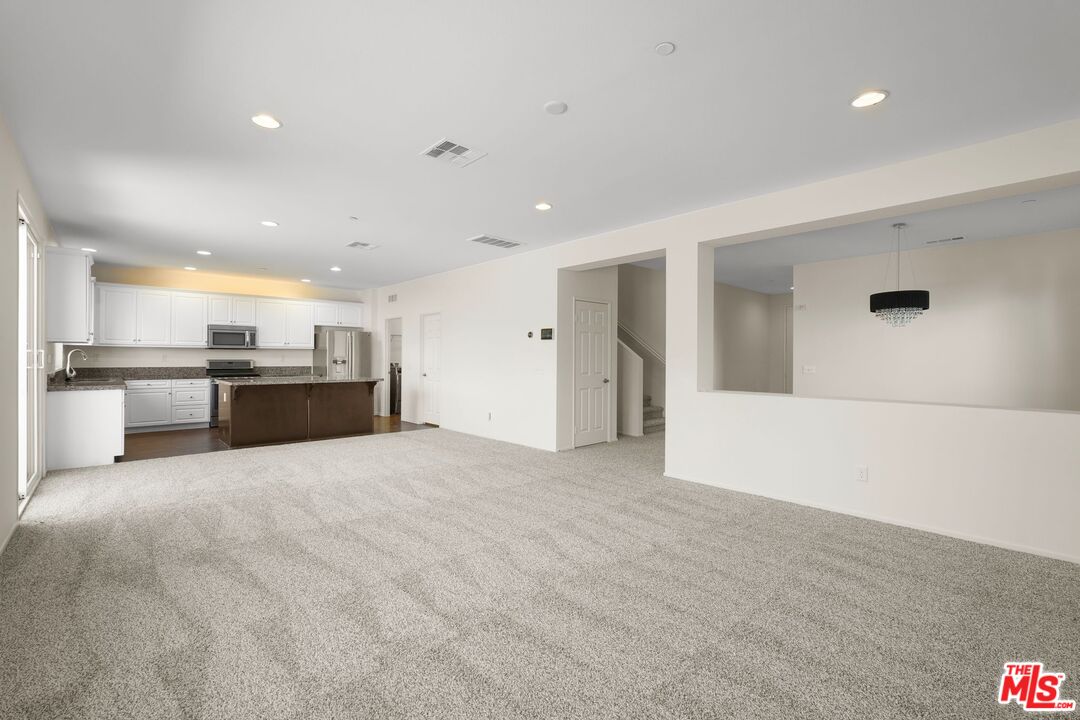 Lancaster, California, 93534, United States, 5 Bedrooms Bedrooms, ,3 BathroomsBathrooms,Residential,For Sale,1942304