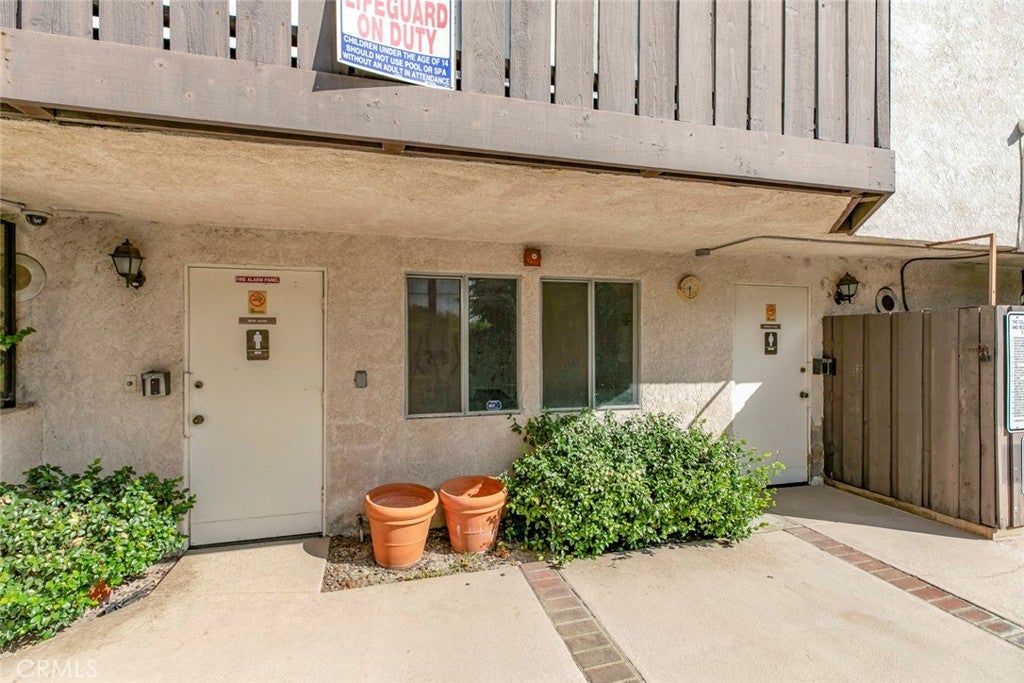 Van Nuys, California, 91411, United States, 2 Bedrooms Bedrooms, ,2 BathroomsBathrooms,Residential,For Sale,1954543