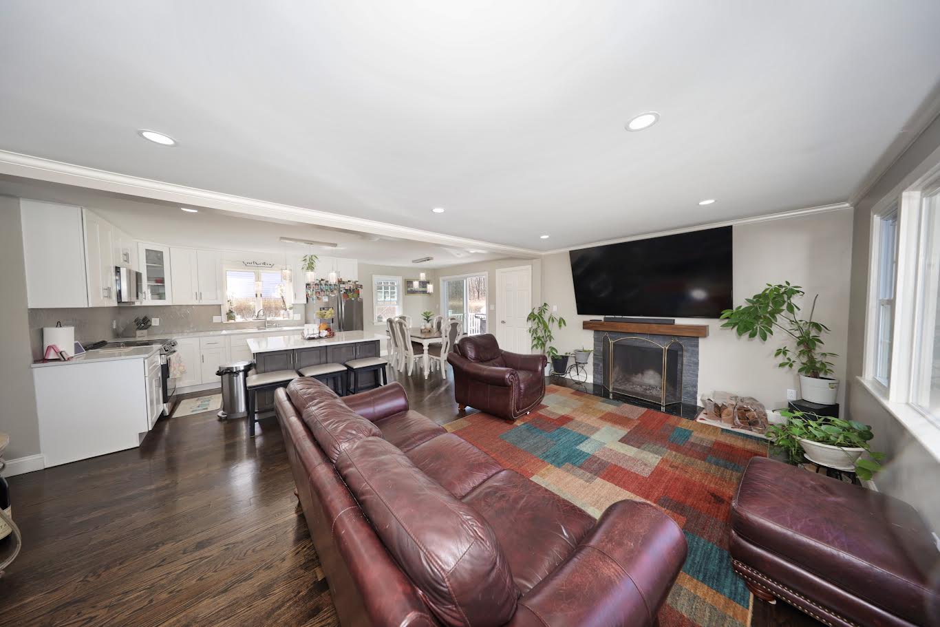 Farmington, Connecticut, 06032, United States, 4 Bedrooms Bedrooms, ,3 BathroomsBathrooms,Residential,For Sale,1974620