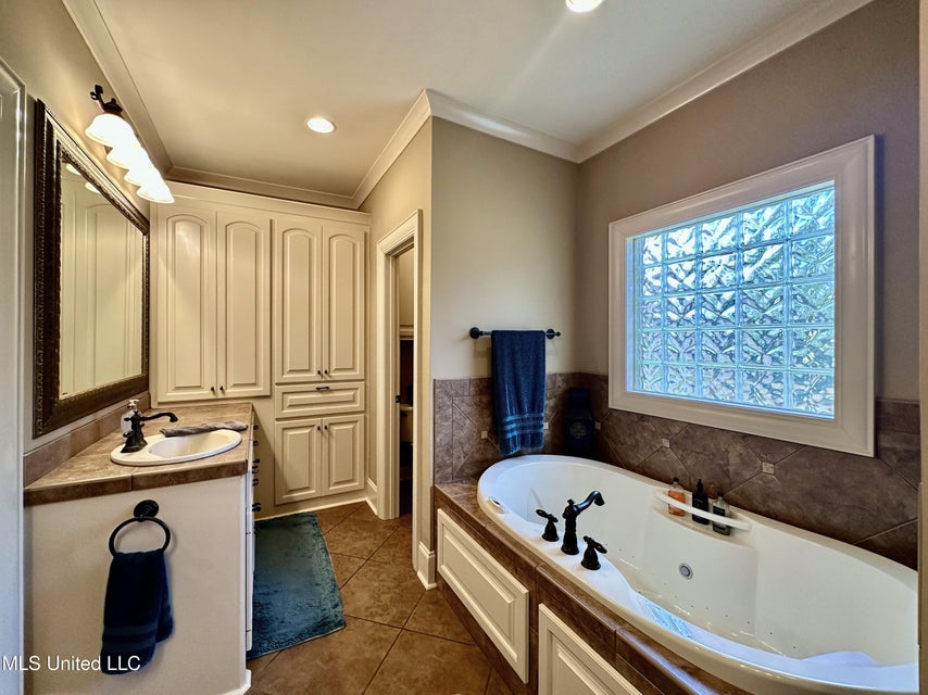 Clinton, Mississippi, 39056, United States, 4 Bedrooms Bedrooms, ,3 BathroomsBathrooms,Residential,For Sale,1998681