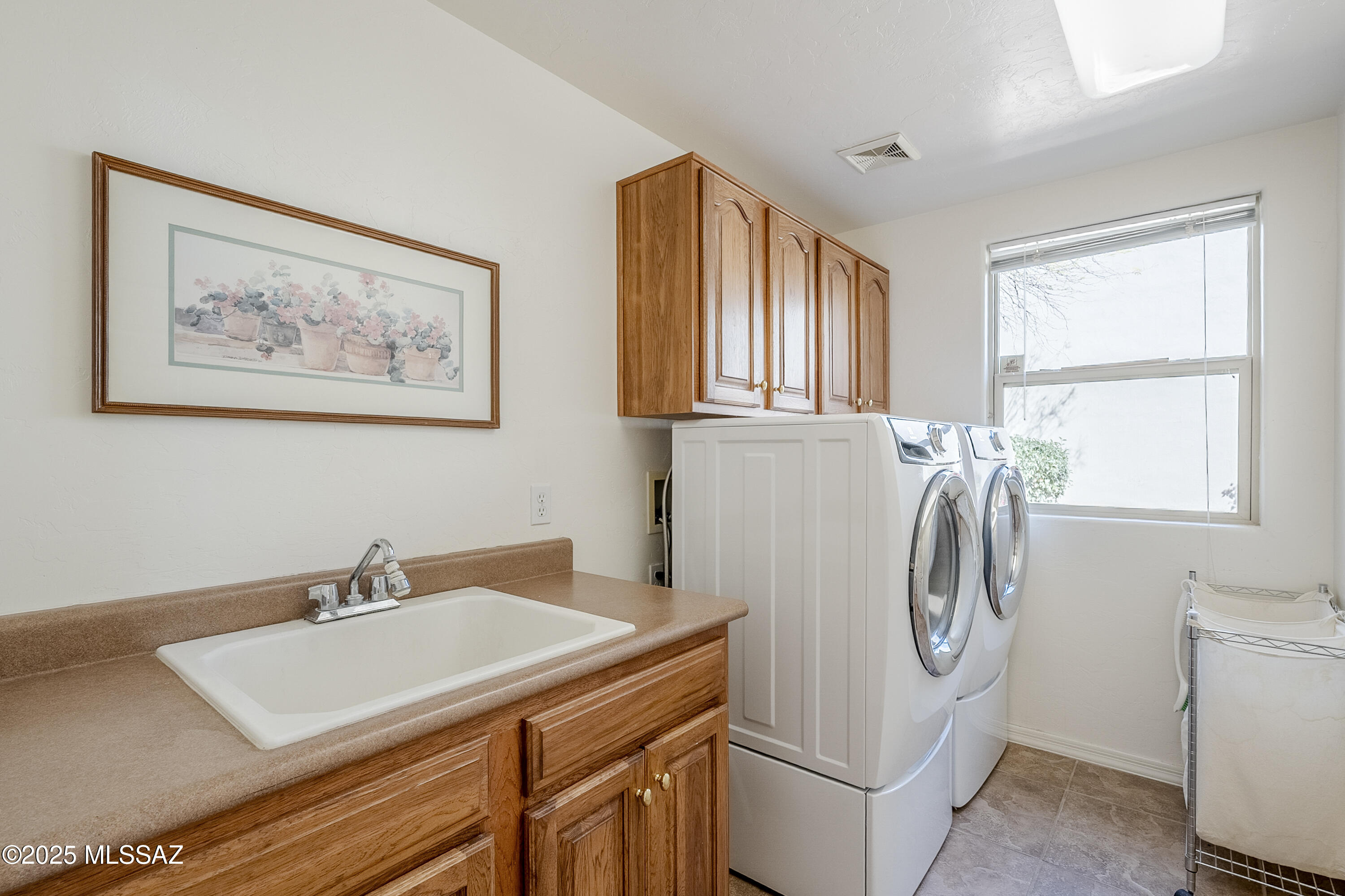 Oro Valley, Arizona, 85755, United States, 3 Bedrooms Bedrooms, ,3 BathroomsBathrooms,Residential,For Sale,1729108