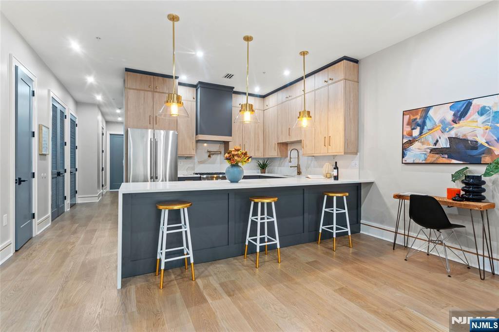 Jersey City, New Jersey, 07307, United States, 3 Bedrooms Bedrooms, ,2 BathroomsBathrooms,Residential,For Sale,1947058