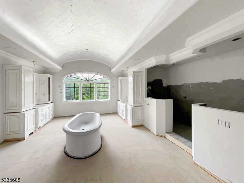 Livingston Twp., New Jersey, 07039, United States, 6 Bedrooms Bedrooms, ,8 BathroomsBathrooms,Residential,For Sale,1876538