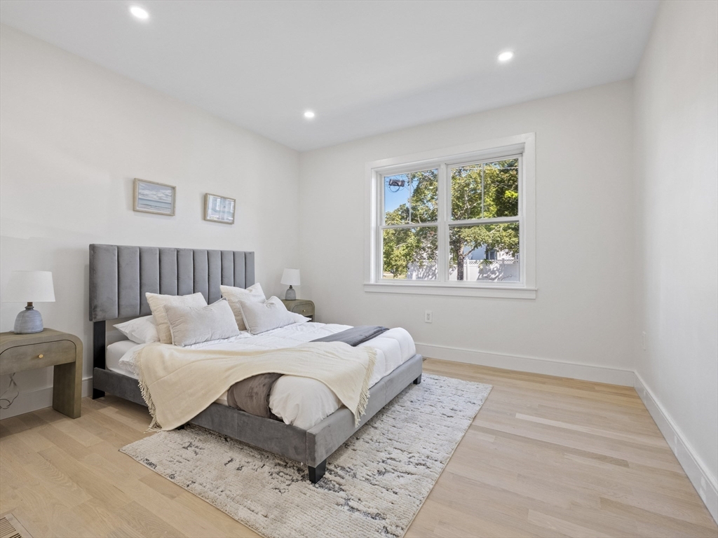Wakefield, Massachusetts, 01880, United States, 4 Bedrooms Bedrooms, ,5 BathroomsBathrooms,Residential,For Sale,1938527