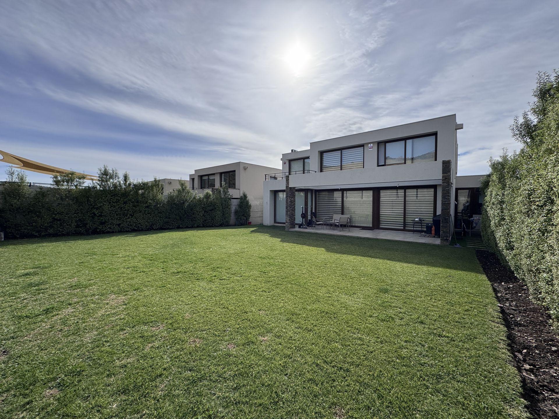 Colina, Chile, 5 Bedrooms Bedrooms, ,4 BathroomsBathrooms,Residential,For Sale,1867480