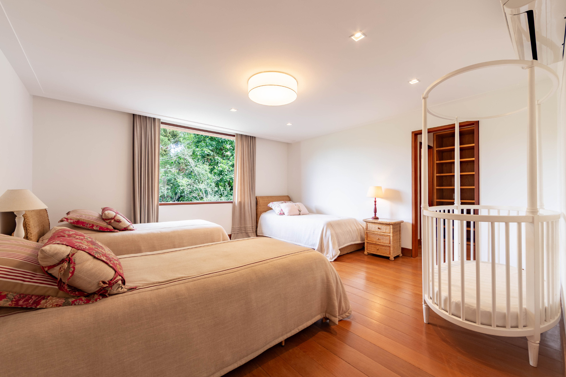  Signature residence integrated with nature in a private mountain setting - 物件實景