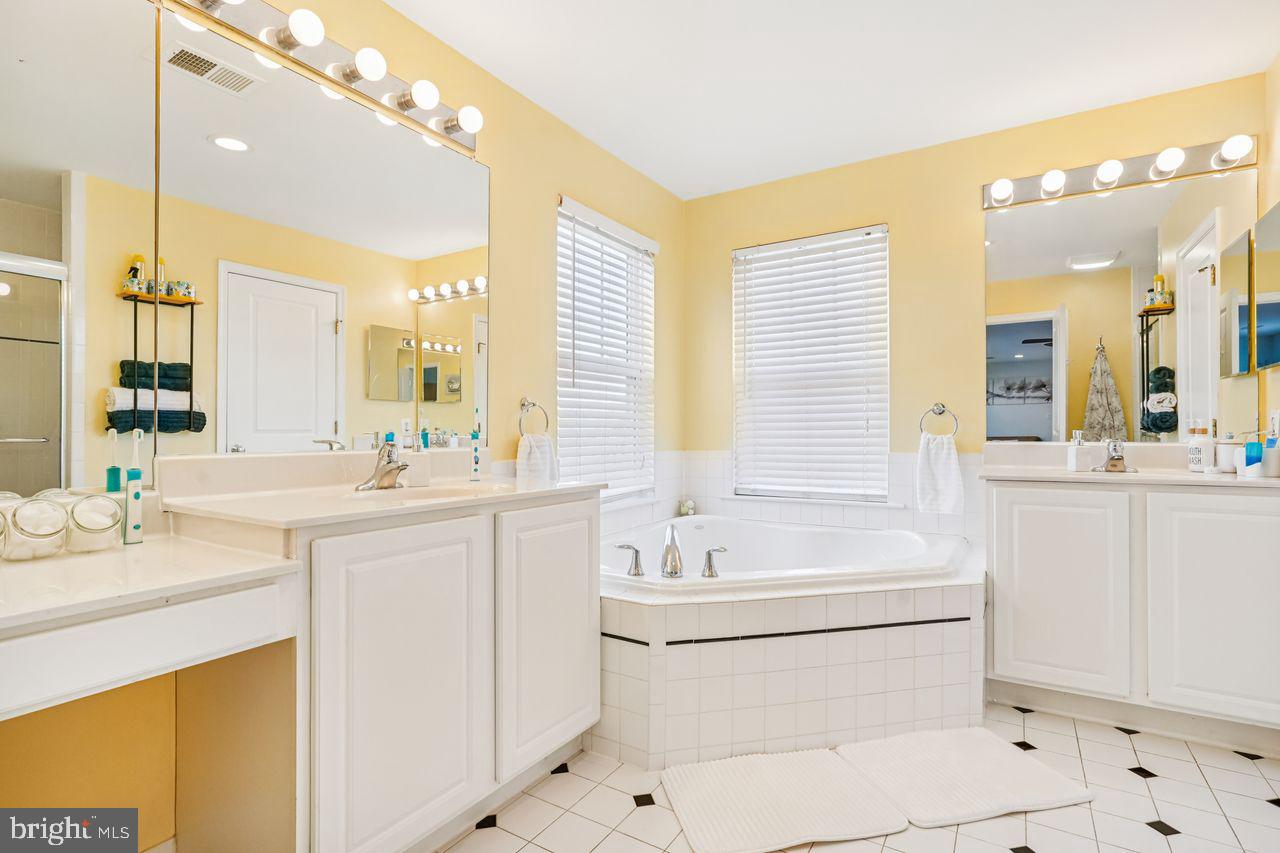 Warrenton, Virginia, 20187, United States, 4 Bedrooms Bedrooms, ,4 BathroomsBathrooms,Residential,For Sale,1989713