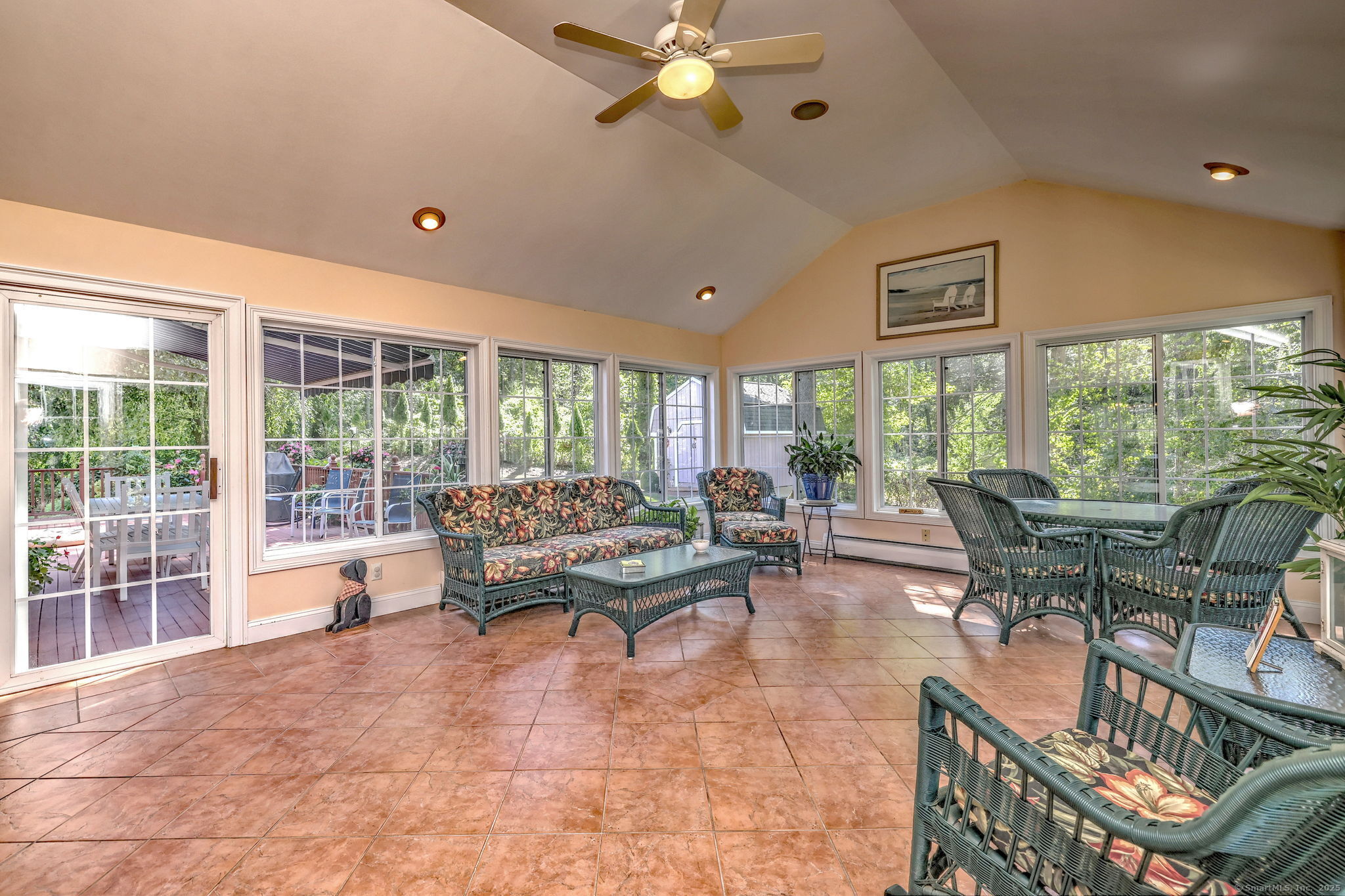 Milford, Connecticut, 06461, United States, 3 Bedrooms Bedrooms, ,3 BathroomsBathrooms,Residential,For Sale,1938642